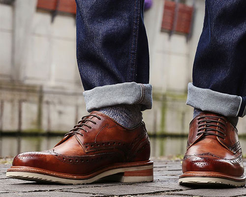 Подвернутые джинсы и броги